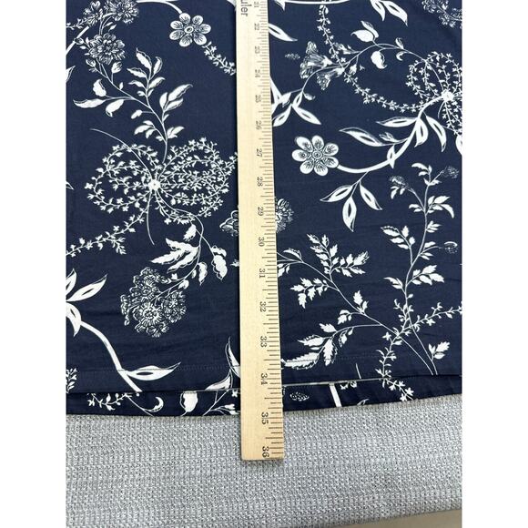 Tuckernuck Navy White Floral Tunic Top L Split Neck Embroidered Boho Resort - Picture 9 of 10